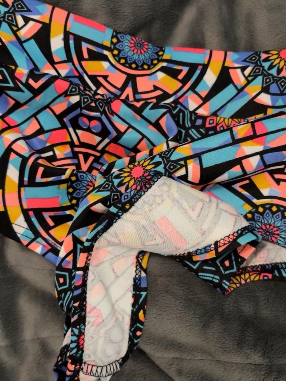 One by One Rave Set 🌈⭐️ Colorful Geometric Two-Piece Swim Set - Picture 5 of 6